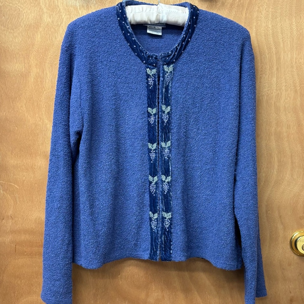 90s Periwinkle cardigan with velvet trim and beaded grape details, small
